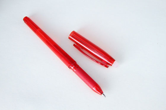MSDS die vloeiend Wrijvingbal Uitwisbaar Pen With Needle Tip schrijven